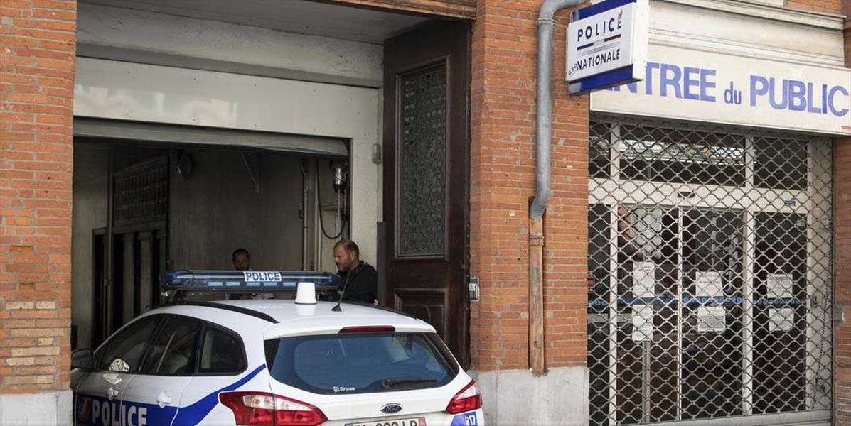 Ďalší útok vo Francúzsku: Muž ozbrojený nožom zaútočil na policajtku