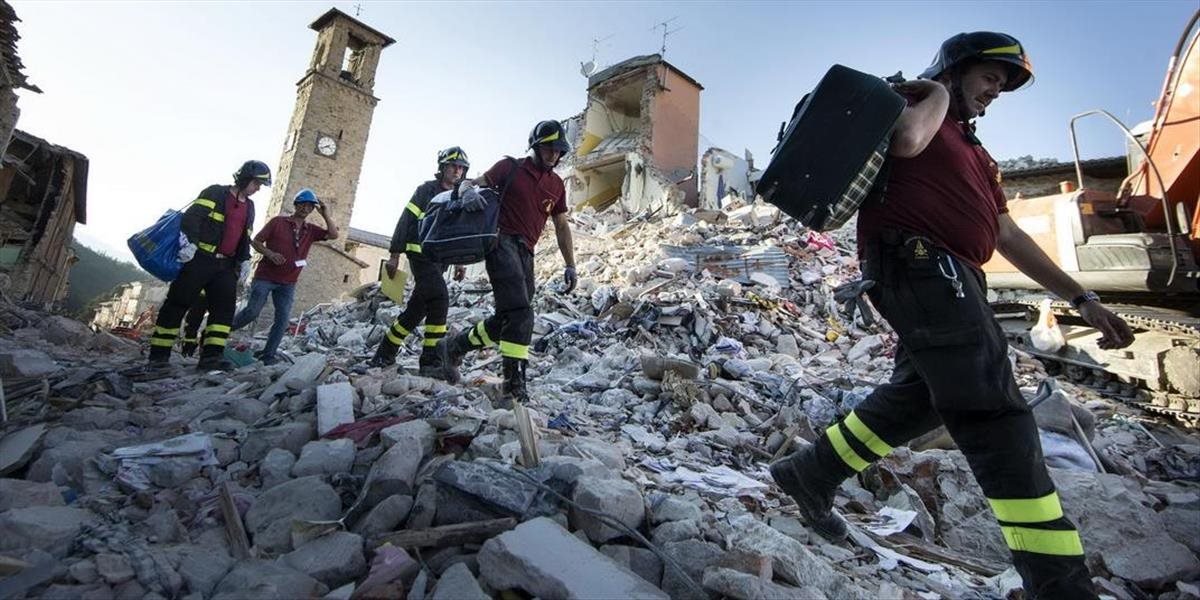 Počet obetí zemetrasenia v Taliansku sa po nájdení ďalšieho tela zvýšil na 293