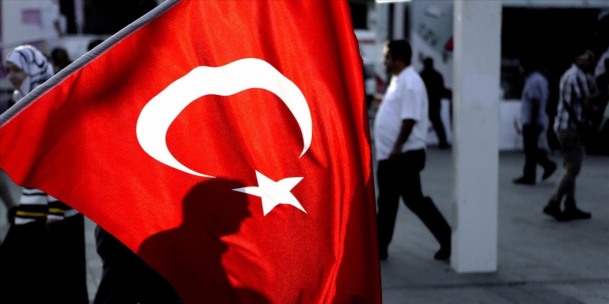 Turecko prepustilo z armády ďalších 820 príslušníkov