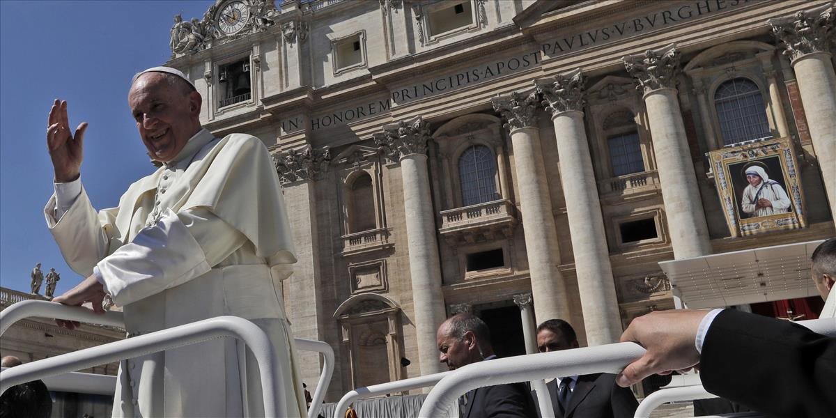 Vatikán: Pápež František vyhlásil Matku Terezu za svätú