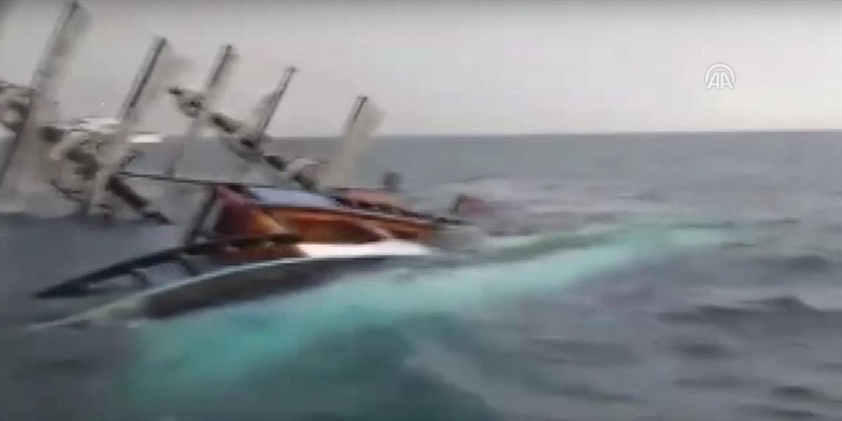 VIDEO Pri tureckom letovisku sa prevrátila výletná loď: Dvaja ľudia zahynuli, 84 zachránili