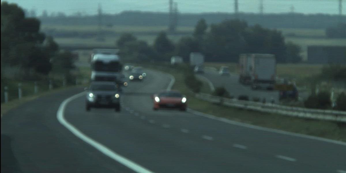 FOTO Cestný pirát na Ferrari uháňal po diaľnici D2 rýchlosťou 239km/h: Dostal pokutu 800 eur