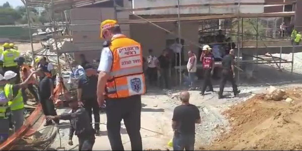 VIDEO V Tel Avive sa zrútila budova, v troskách zahynuli najmenej dvaja ľudia