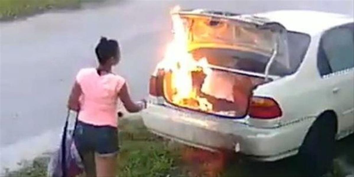 VIDEO Žena sa chcela pomstiť ex-priateľovi, podpálila nesprávne auto