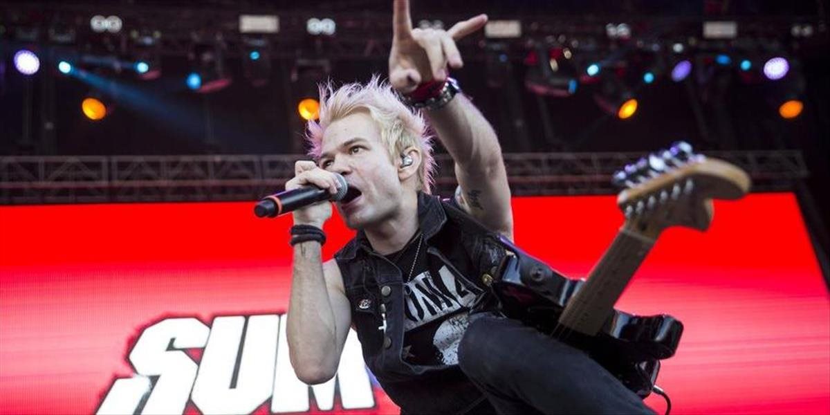 Frontmanovi kapely Sum 41 sa v minulosti vyhrážali smrťou