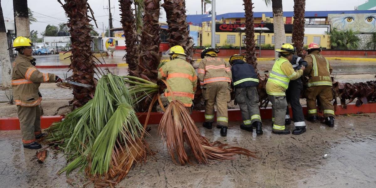 Hurikán Newton bičoval letovisko Los Cabos: Dvaja ľudia zahynuli