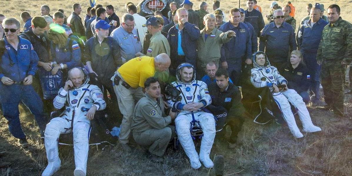 Traja členovia posádky ISS sa vrátili šťastne na Zem: Jeden z nich vytvoril rekord