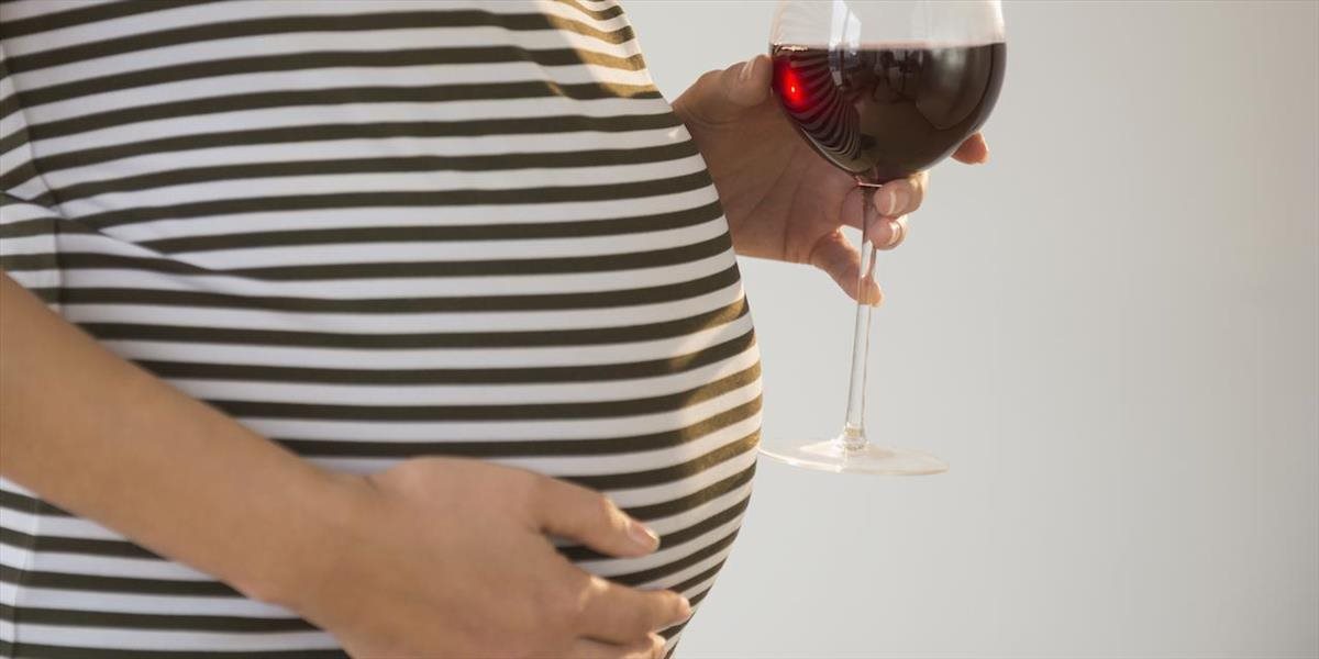 Alkohol v tehotenstve môže dieťa vážne poškodiť, neodporúča sa ani pivo