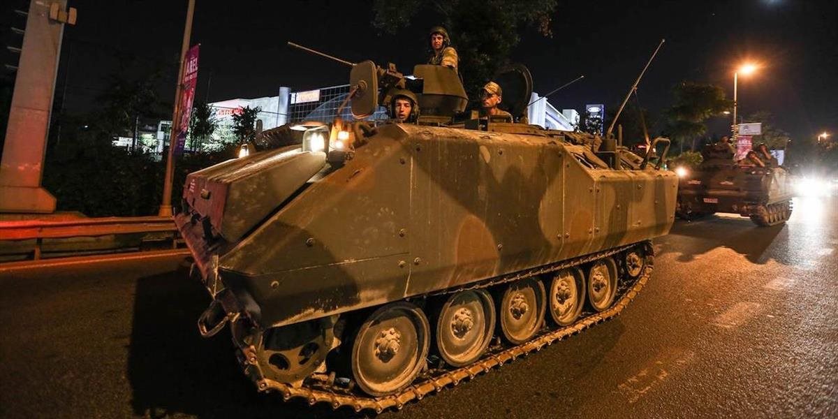 Z tureckej armády prepustili ďalších 73 osôb - údajných gülenistov