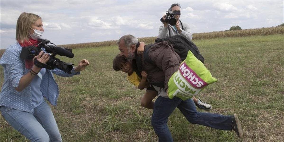 Maďarskú kameramanku, ktorá kopala do migrantov, obvinili z výtržníctva