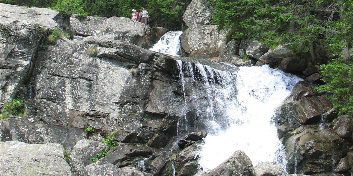 Pri Obrovskom vodopáde vo Vysokých Tatrách spadol 77-ročný nemecký turista
