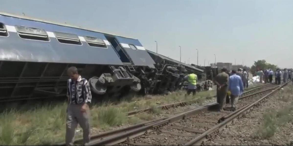 VIDEO Južne od Káhiry sa vykoľajil osobný vlak, tragédia si vyžiadala päť životov