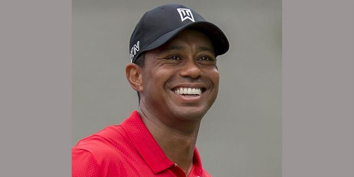 Americký golfista Tiger Woods sa po roku vracia na green