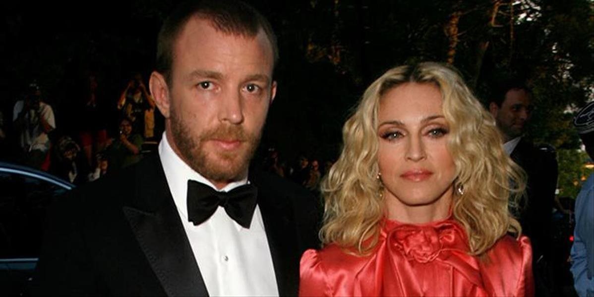 Súd ukončil spor Madonny a Guya Ritchieho o syna Rocca