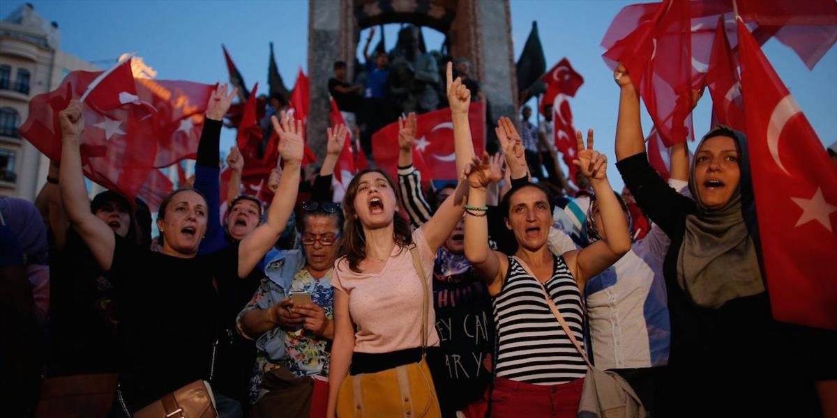 Turecká prokuratúra vydala zatykače na šiestich generálov