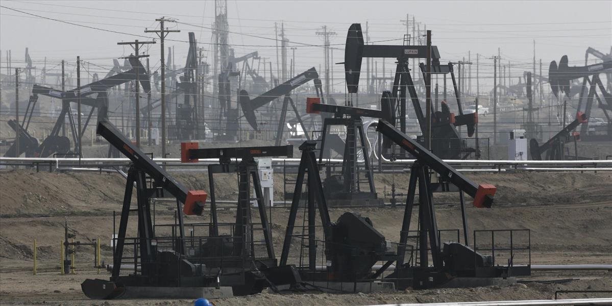 Zásoby ropy v USA prudko klesli, cena Brentu posilnila
