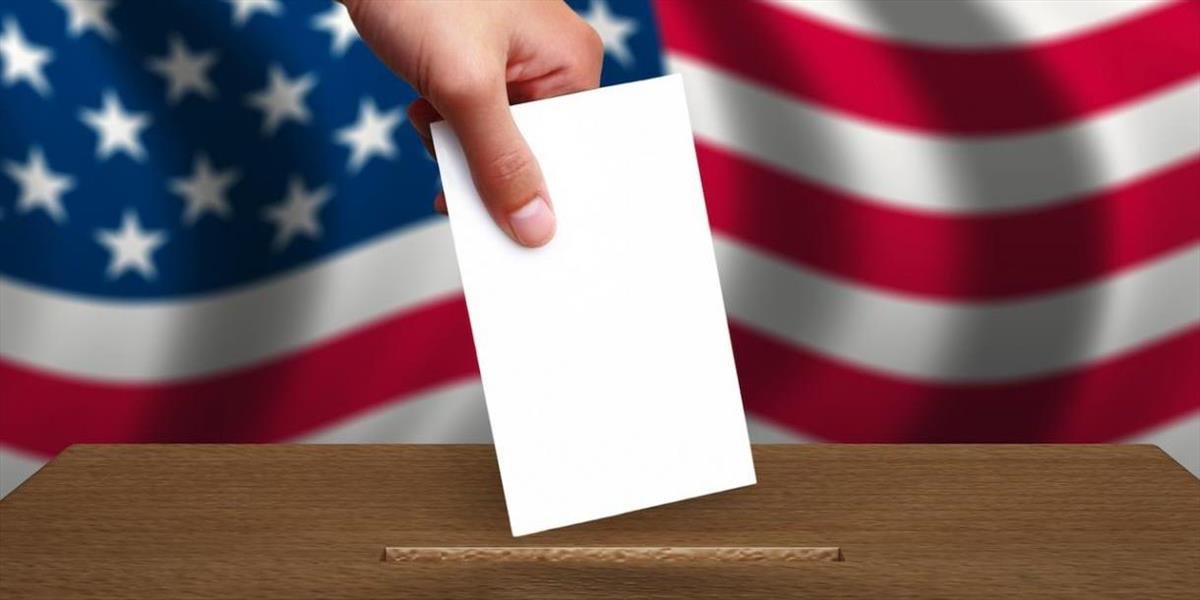 Američania už môžu odovzdávať hlasy v novembrových voľbách