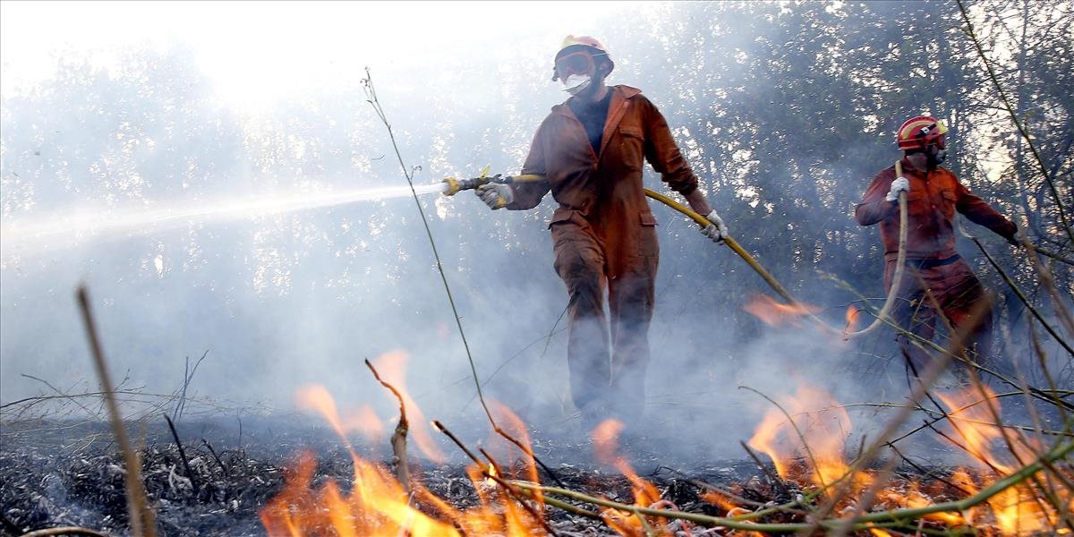 Na ostrove Thasos vyčíňa veľký lesný požiar