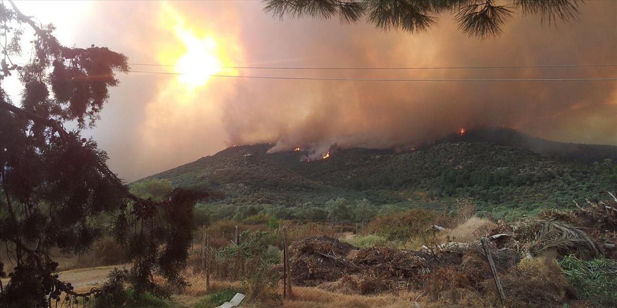 Na gréckom ostrove Thasos vyčíňa veľký lesný požiar: Vyhlásili stav ohrozenia