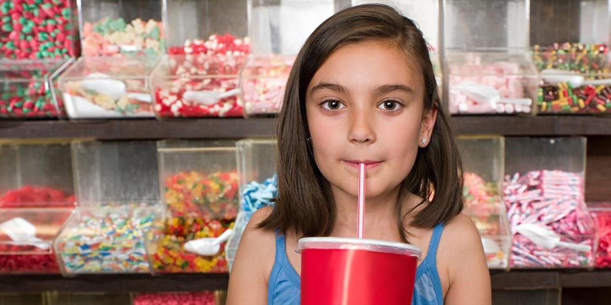 Sladkosti deťom netreba úplne zakazovať, sladené nápoje sú však tabu