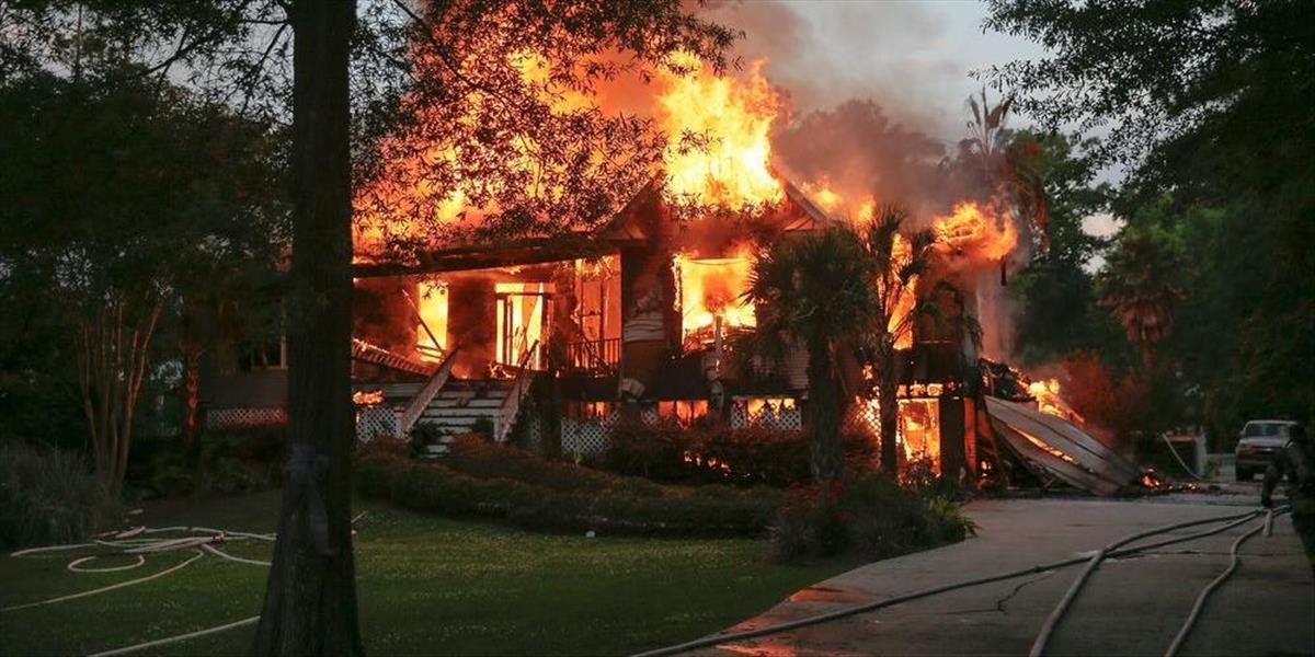 Pri požiari rodinného domu v americkom štáte Tennessee zahynulo najmenej sedem ľudí