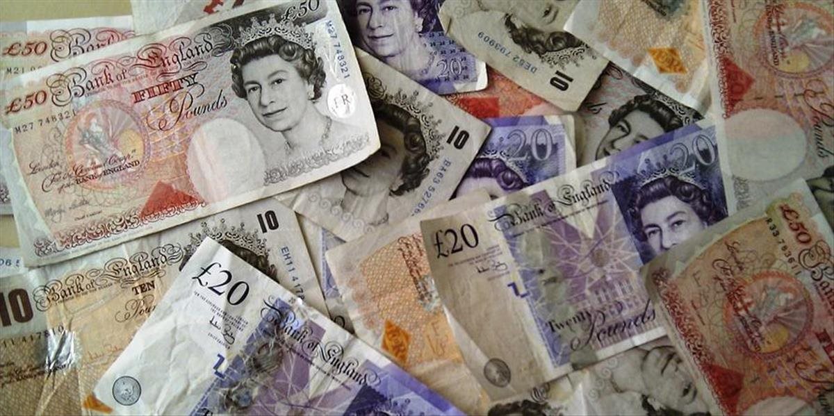 Britská libra voči doláru výrazne oslabila