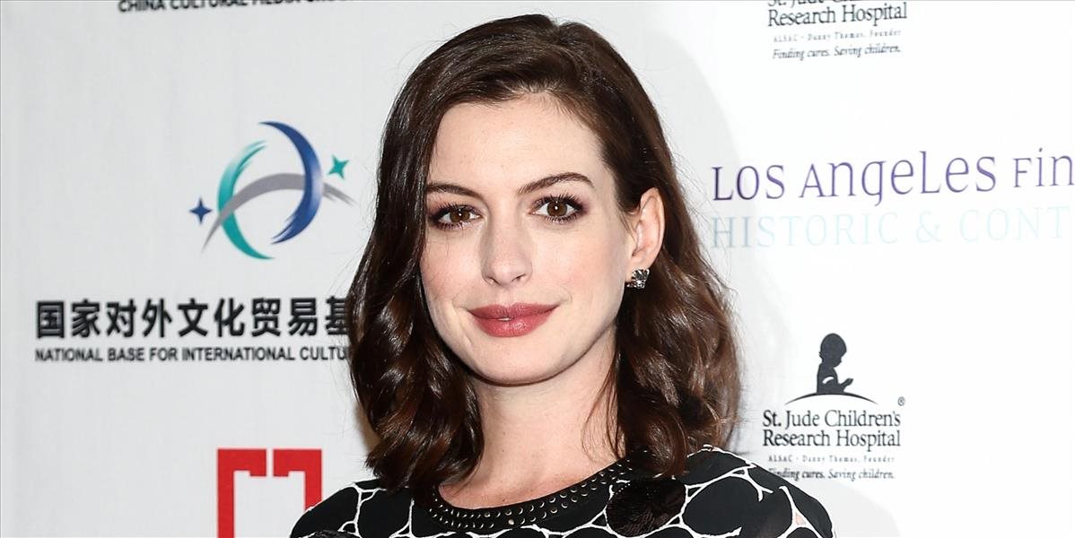 Anne Hathaway sa teší na spoluprácu s Rihannou