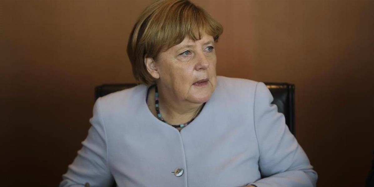 Merkelová sa ešte pred summitom v Bratislave stretne v Paríži s Hollandom