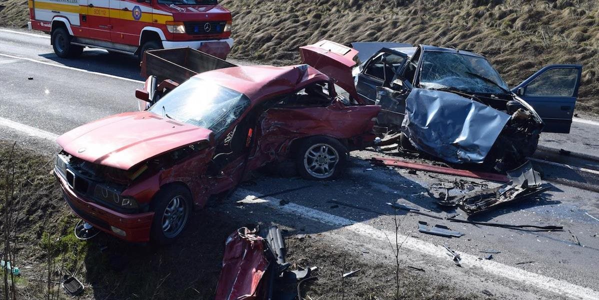 Tragická nehoda pri Galante: Pri zrážke troch áut zomreli dve osoby