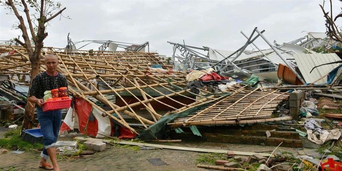 VIDEO Silný tajfún Meranti zasiahol Čínu, vyžiadal si najmenej dve obete na životoch