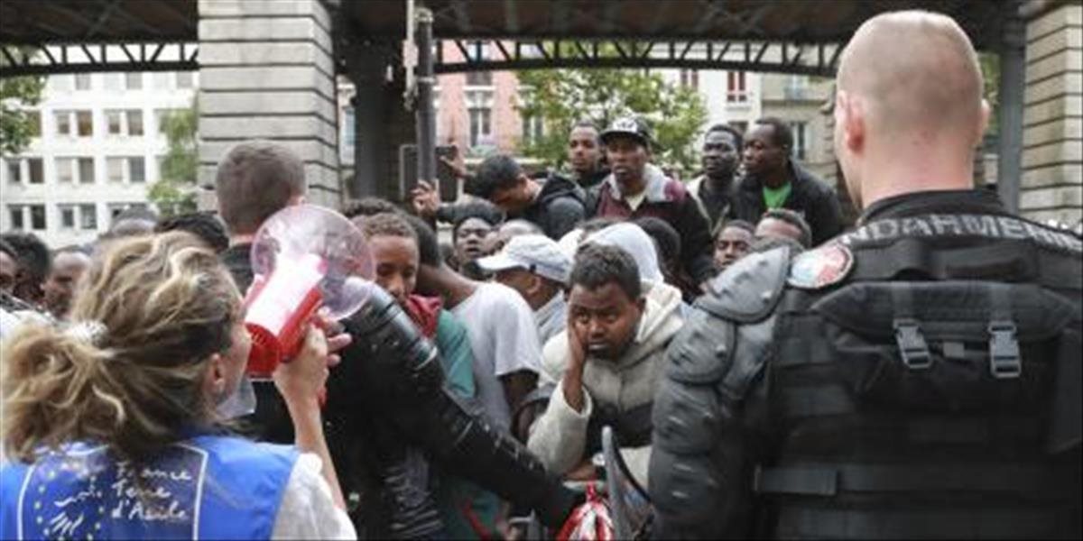 V Paríži evakuovali ďalší tábor migrantov, asistovala aj polícia