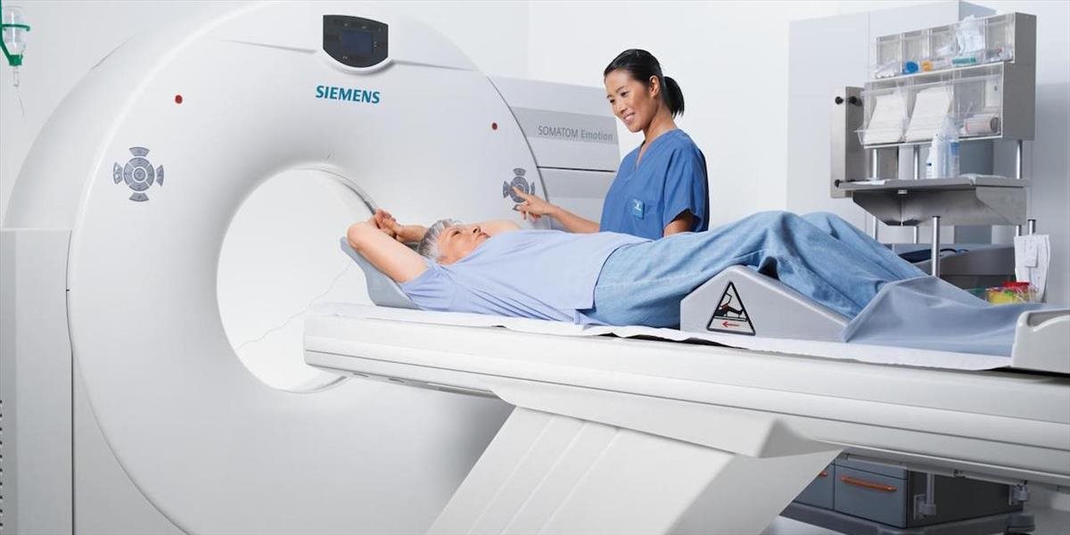 V prípade obstarávania CT prístroja v Piešťanoch nie je po roku nikto obvinený