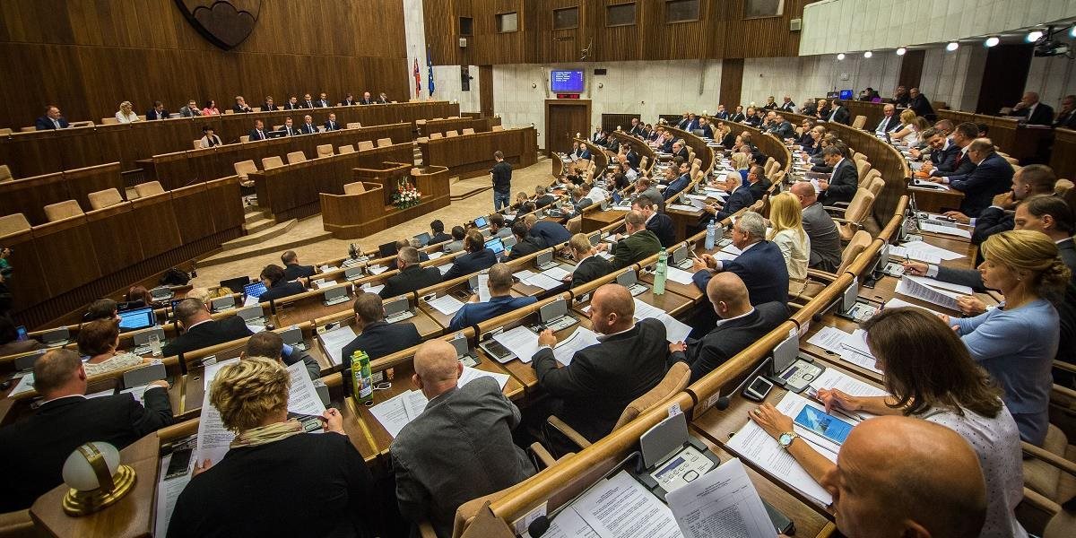 Parlament si vypočuje správy o zločinnosti na Slovensku