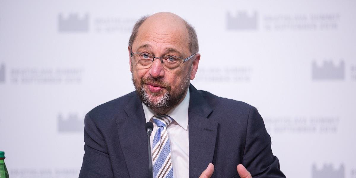 Schulz: Nemecko zostalo pri riešení migračnej krízy osamote