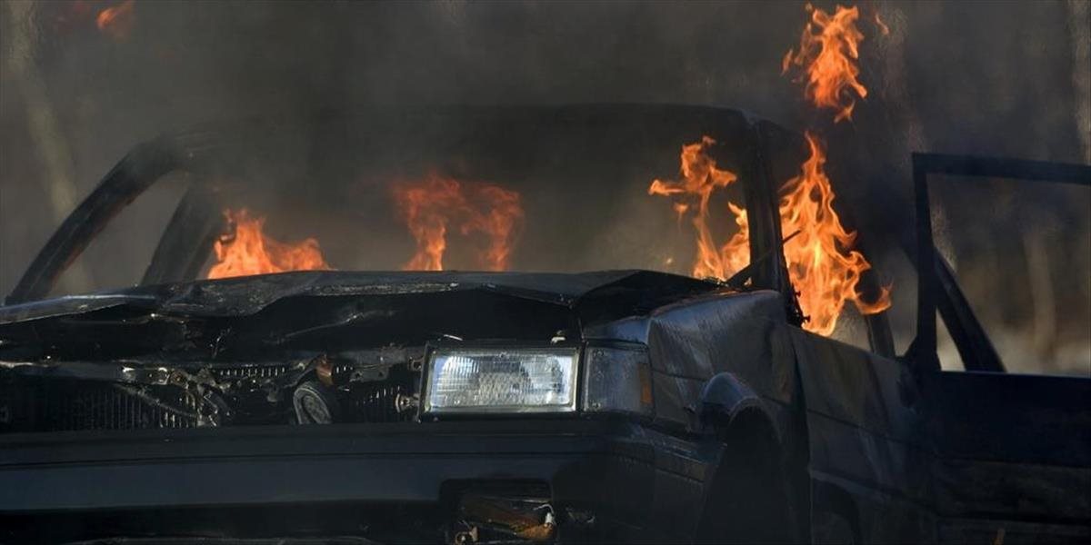 V bratislavskom Vlčom hrdle horeli v noci tri autá
