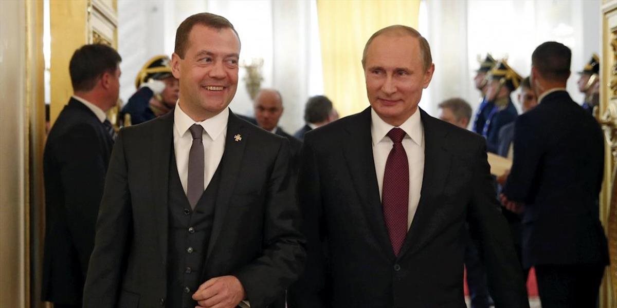 Voľby v Rusku: Medvedev a Putin označili výsledky Jednotného Ruska za dobré