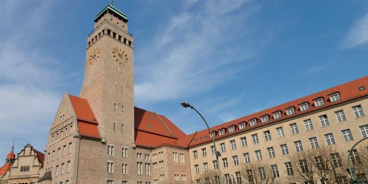 Neznámy muž pobodal na berlínskej radnici dvoch ľudí
