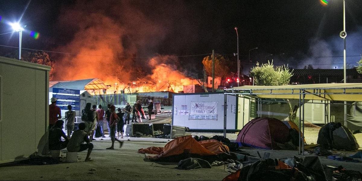 VIDEO Na Lesbose po požiari v utečeneckom tábore rastie napätie: Evakuovali viac ako 3-tisíc ľudí