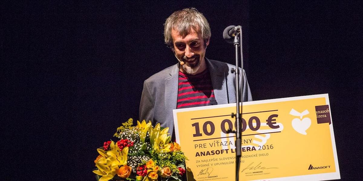 FOTO Laureátom literárnej ceny Anasoft litera 2016 sa stal Peter Macsovszky