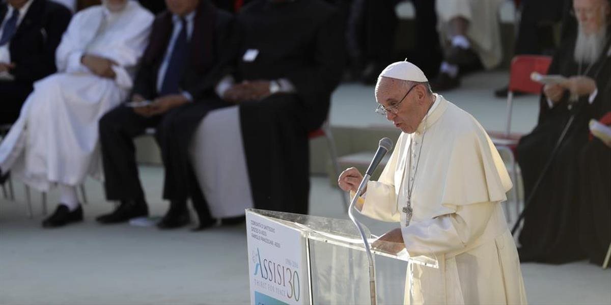 Pápež v Assisi: V Božom mene sa nesmie viesť žiadna vojna