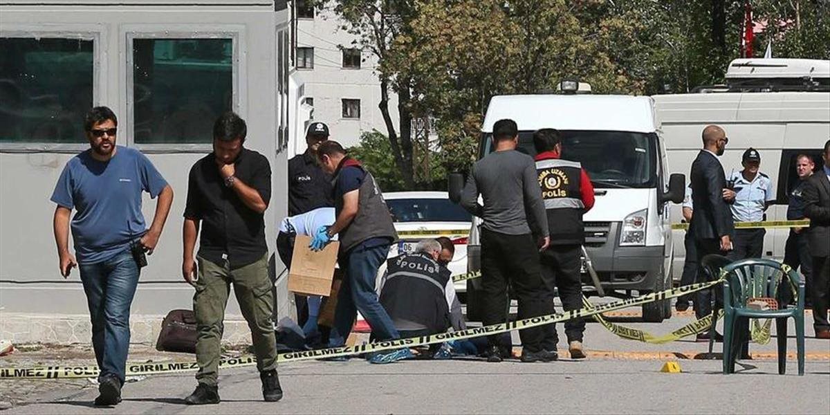 Na izraelské veľvyslanectvo dnes zaútočil 38-ročný Turek s nožom v ruke