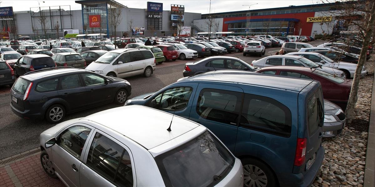 Vláda schválila novelu systému poplatkov za zápis vozidiel
