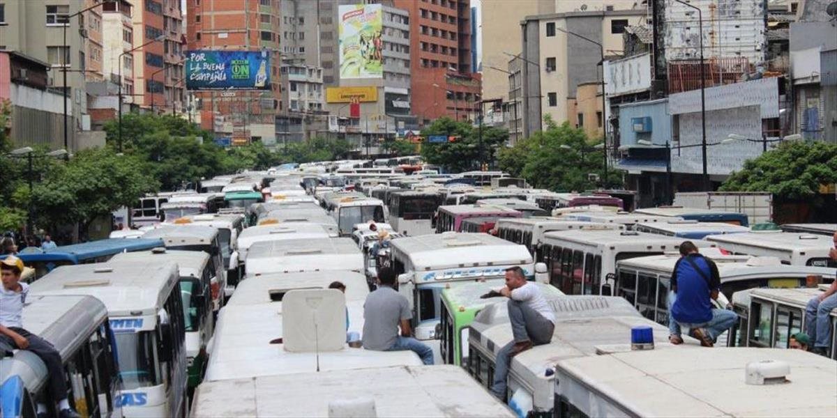 Protestujúci vodiči autobusov paralyzovali venezuelskú metropolu Caracas