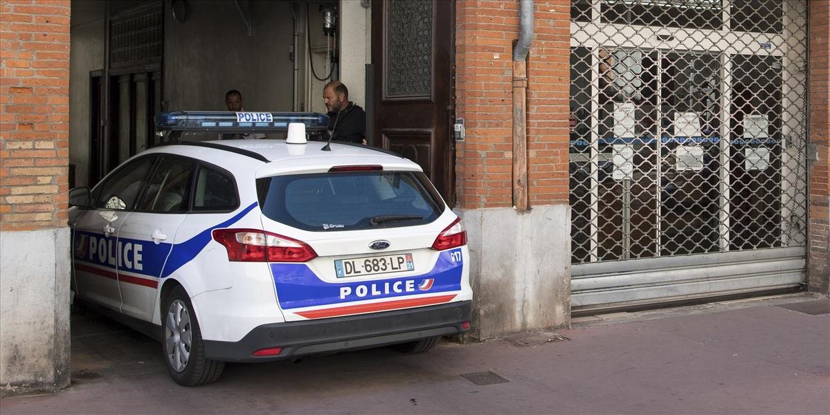 Dvoch tínedžerov, ktorí vyvolali v Paríži falošný poplach, obvinili