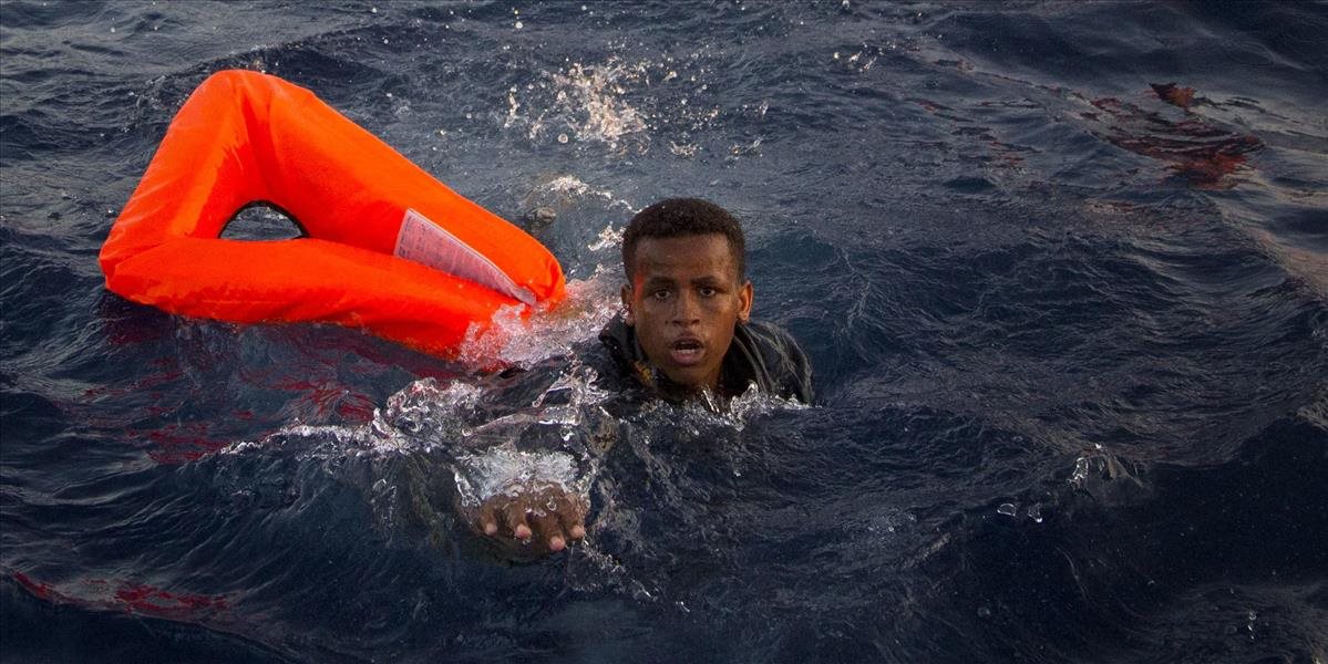 Pri egyptskom pobreží sa potopila preplnená loď s migrantami,, zadržali podozrivých pašerákov