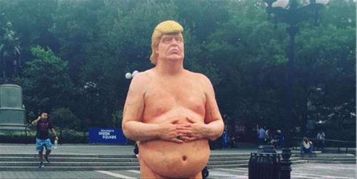 Sochu nahého Donalda Trumpa v Miami niekto ukradol