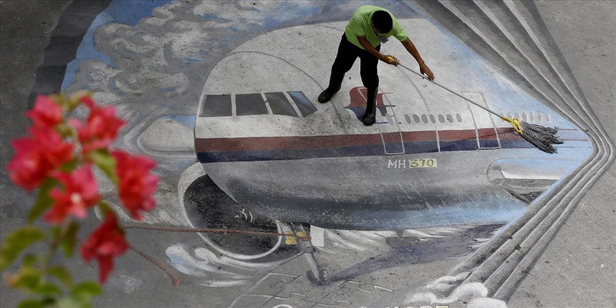Pozostalí obetí z malajzijského lietadla žiadajú Brusel o viac pomoci