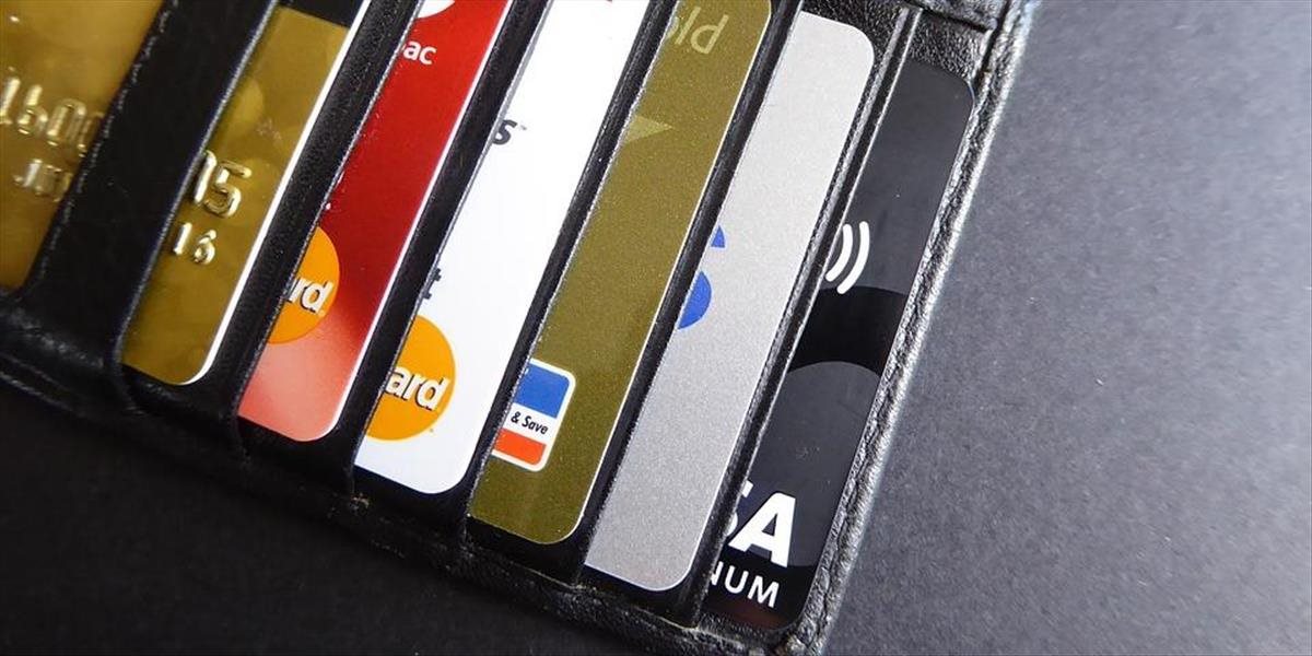 Iránske banky začali prvýkrát po rokoch vydávať kreditné karty