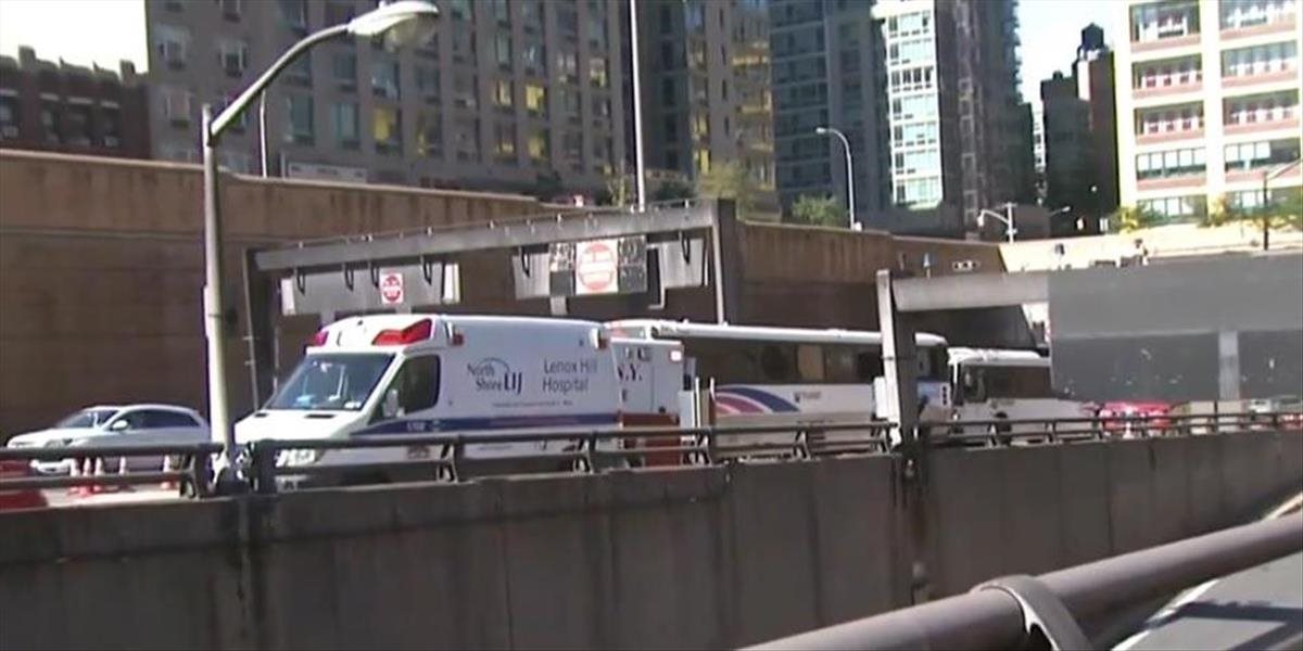 V Lincolnovom tuneli sa zrazili dva autobusy, zranenia utrpeli desiatky ľudí