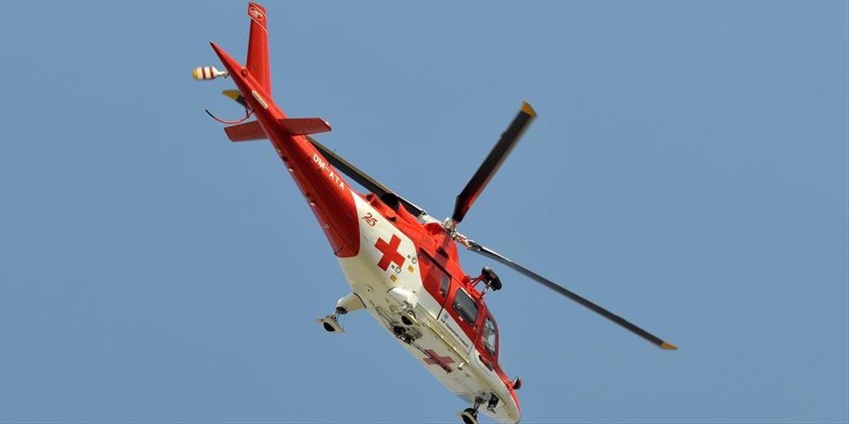 Pri dopravnej nehode utrpela vážne zranenie 37-ročná žena, musel ju zachraňovať vrtuľník
